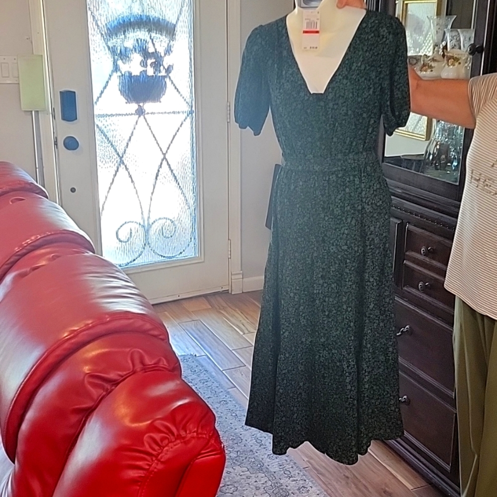 New with tags Michael kors Green and black print prairie dress midi length dress